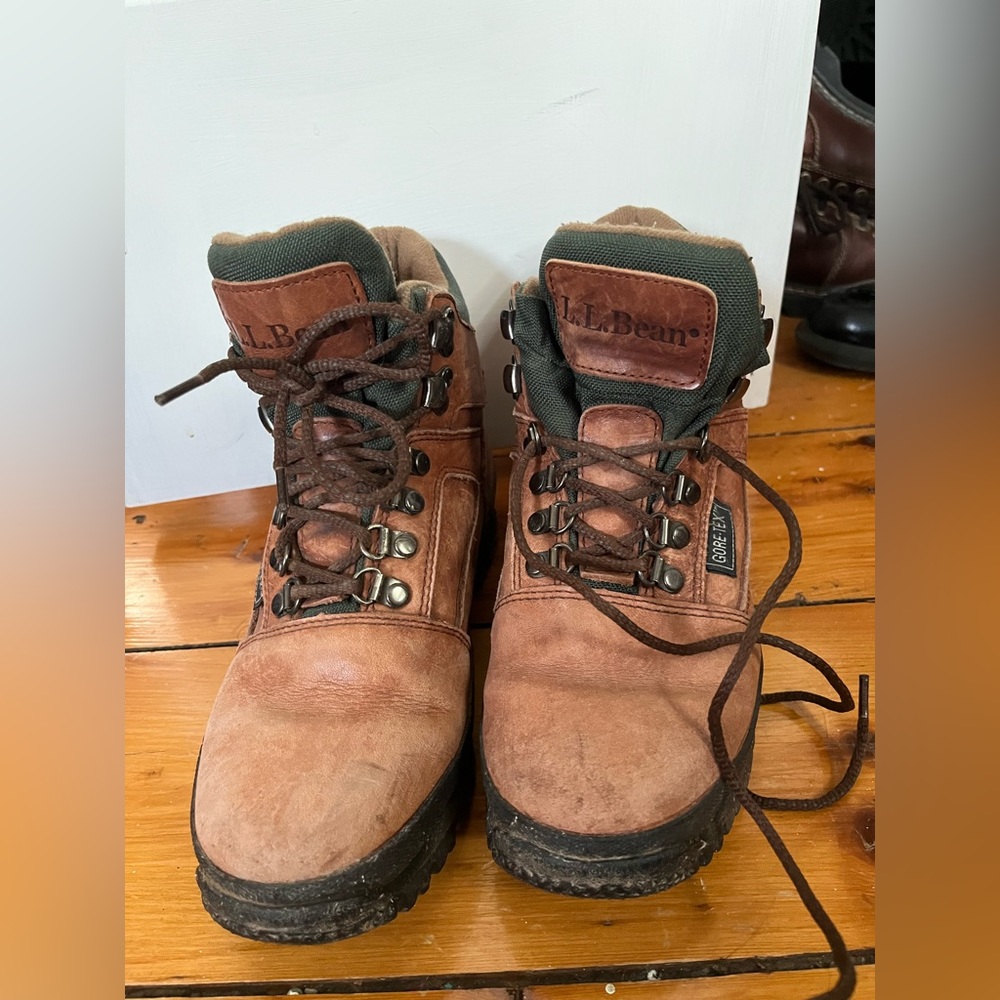 Vtg L.L. Bean womens work boots / hiking boots Goretex leather well worn size 7